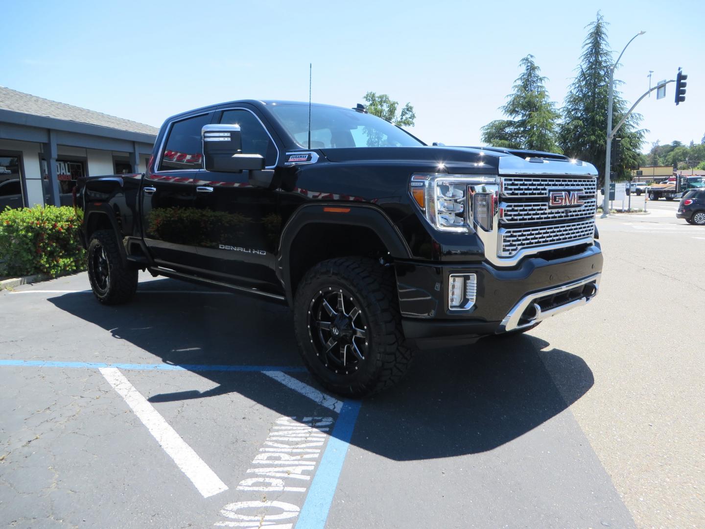 2022 BLACK /BLACK GMC Sierra 2500HD Denali Crew Cab 4WD (1GT49REY0NF) with an 6.6L V8 OHV 16 DIESEL engine, 6A transmission, located at 2630 Grass Valley Highway, Auburn, CA, 95603, (530) 508-5100, 38.937893, -121.095482 - Features a BDS 3" suspension system with Fox shocks, 20" Fuel Maverick wheels, and 35" Nitto Ridge Grappler tires. - Photo#2